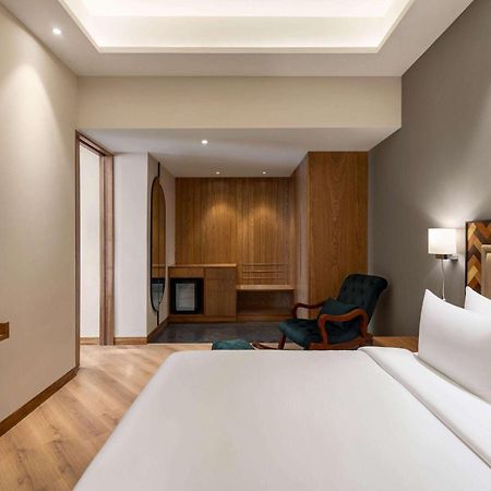 Ramada Encore By Wyndham Amritsar Airport Exteriör bild