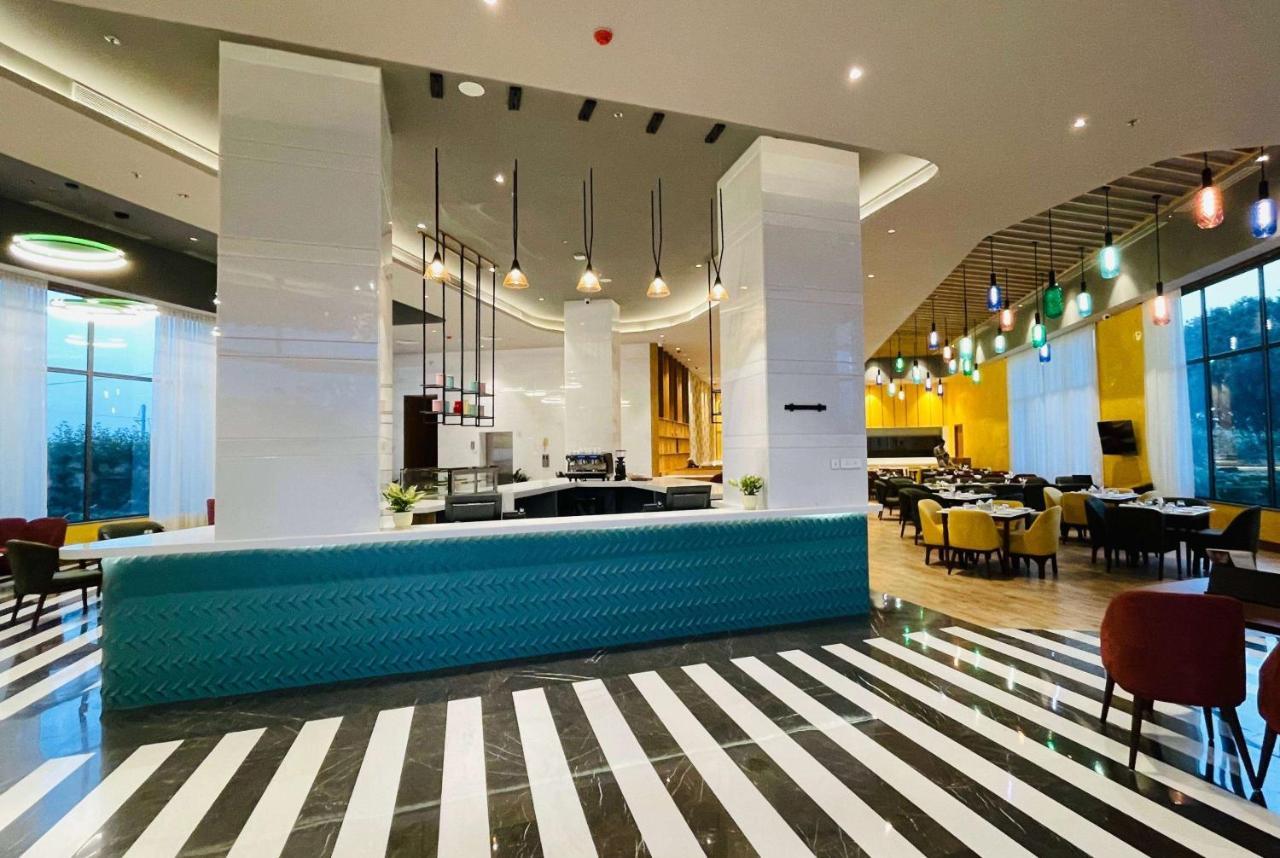 Ramada Encore By Wyndham Amritsar Airport Exteriör bild