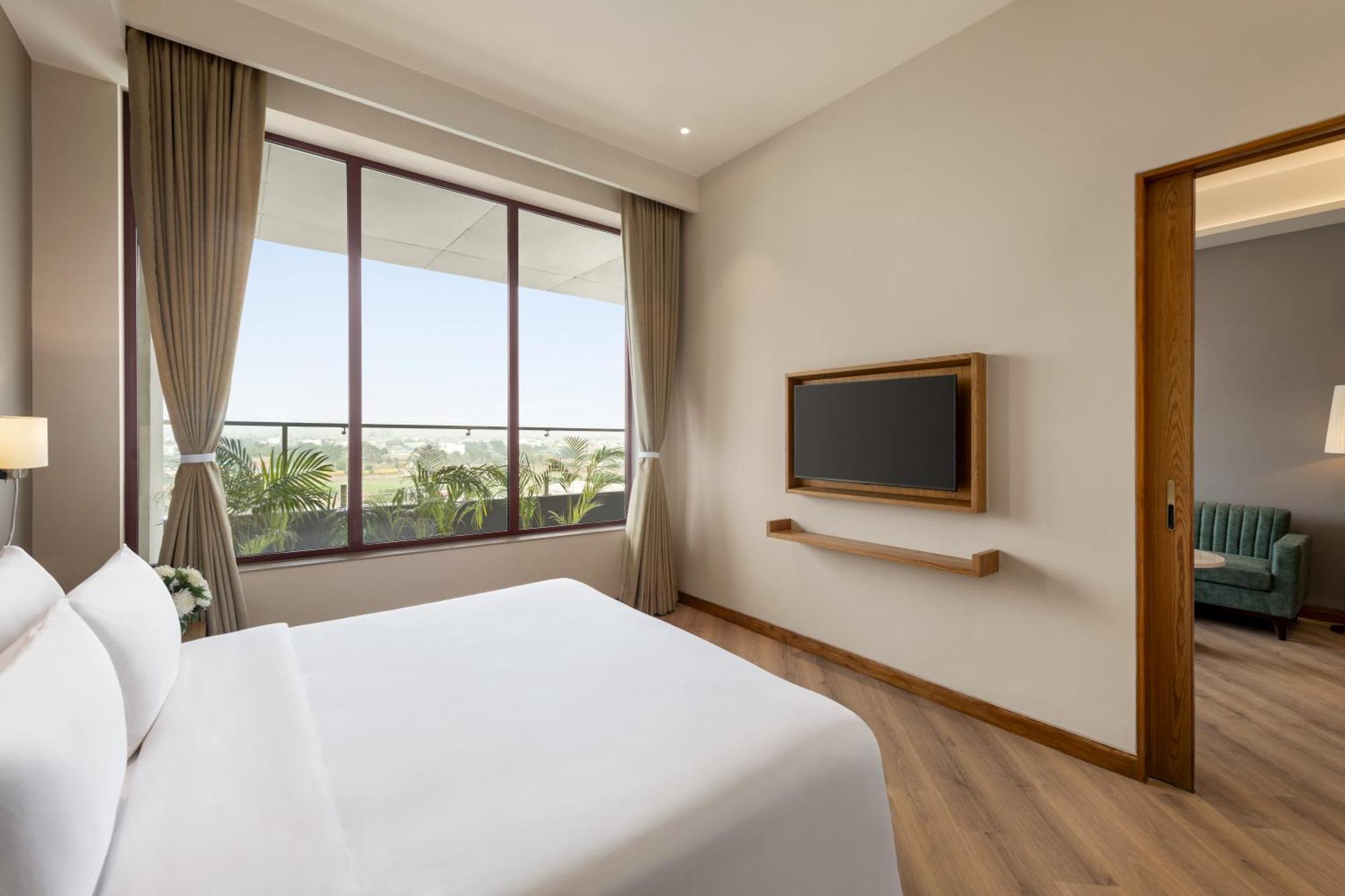 Ramada Encore By Wyndham Amritsar Airport Exteriör bild