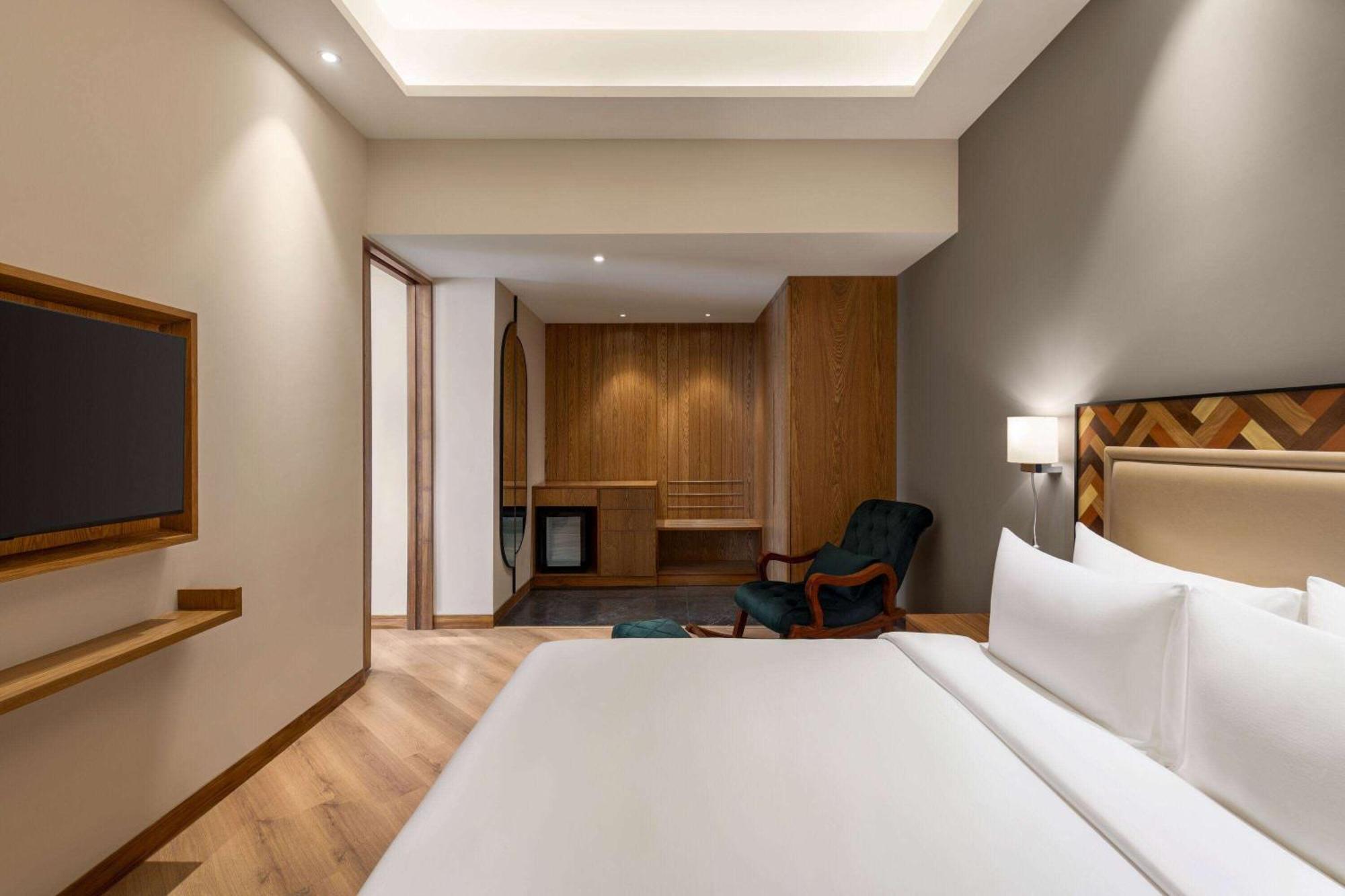 Ramada Encore By Wyndham Amritsar Airport Exteriör bild