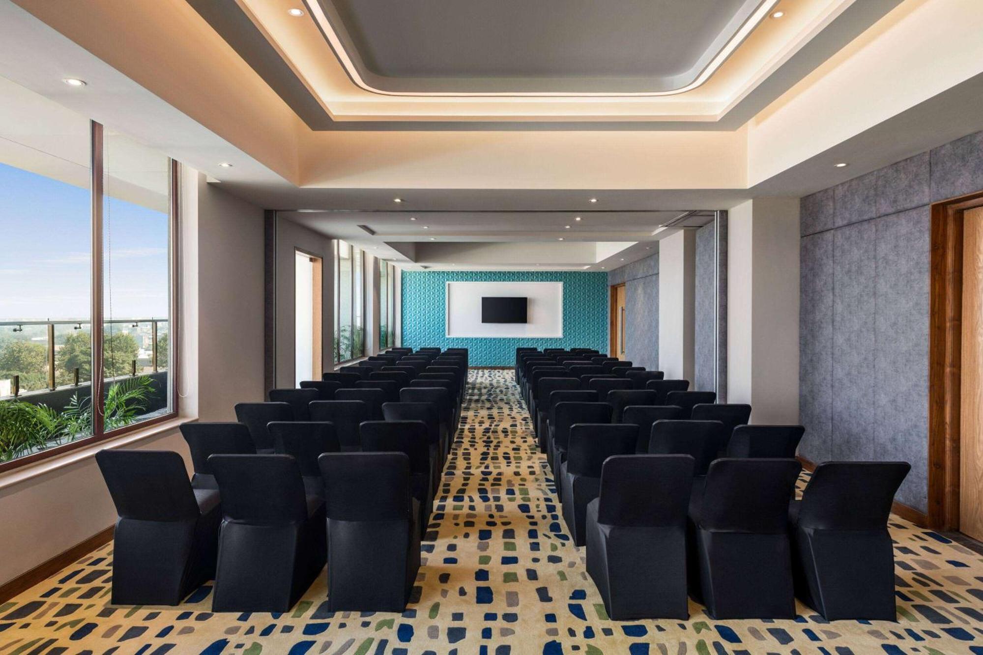 Ramada Encore By Wyndham Amritsar Airport Exteriör bild
