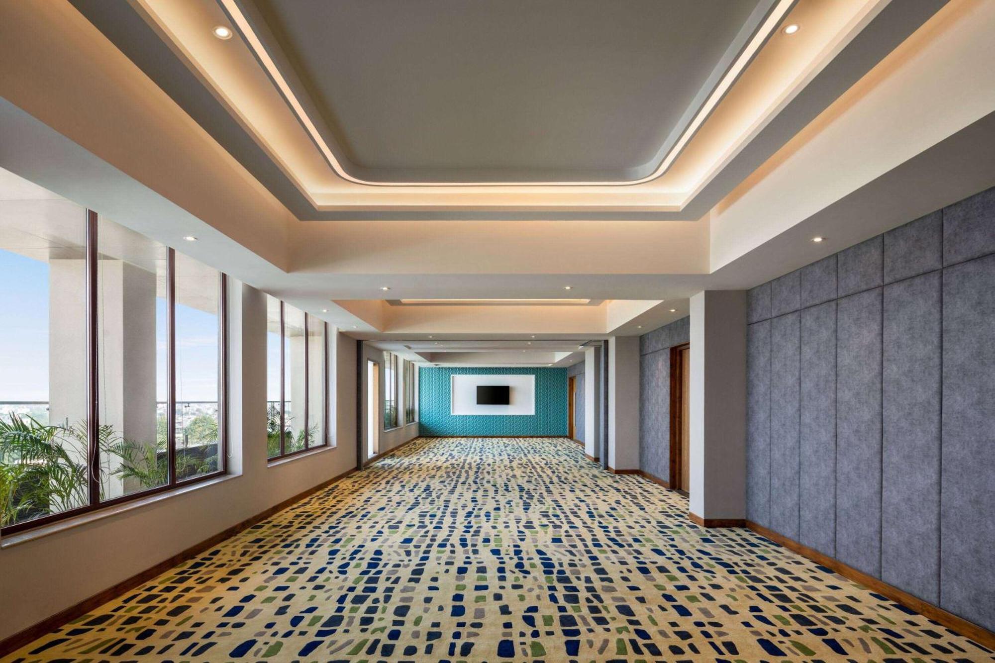 Ramada Encore By Wyndham Amritsar Airport Exteriör bild