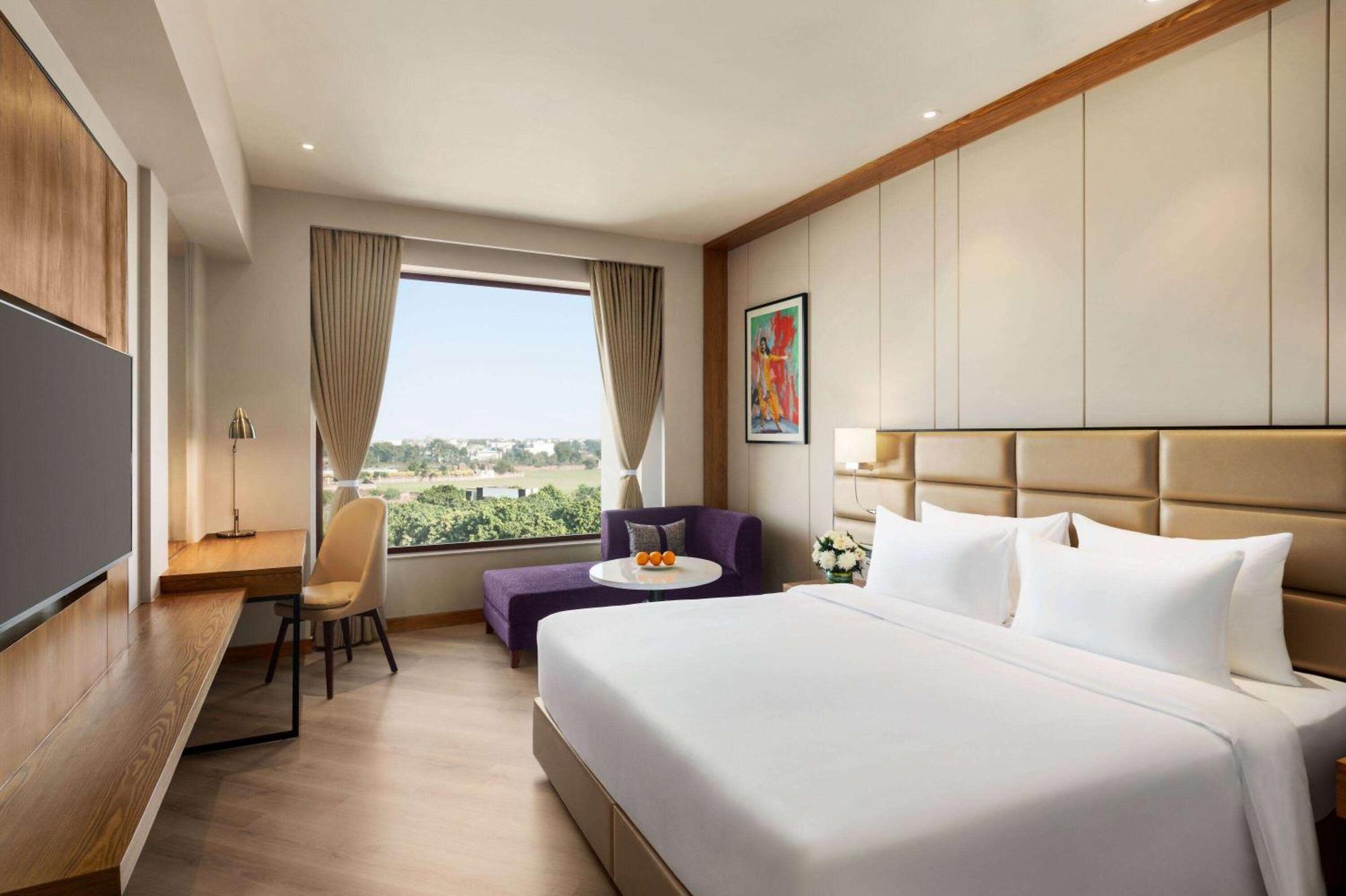 Ramada Encore By Wyndham Amritsar Airport Exteriör bild