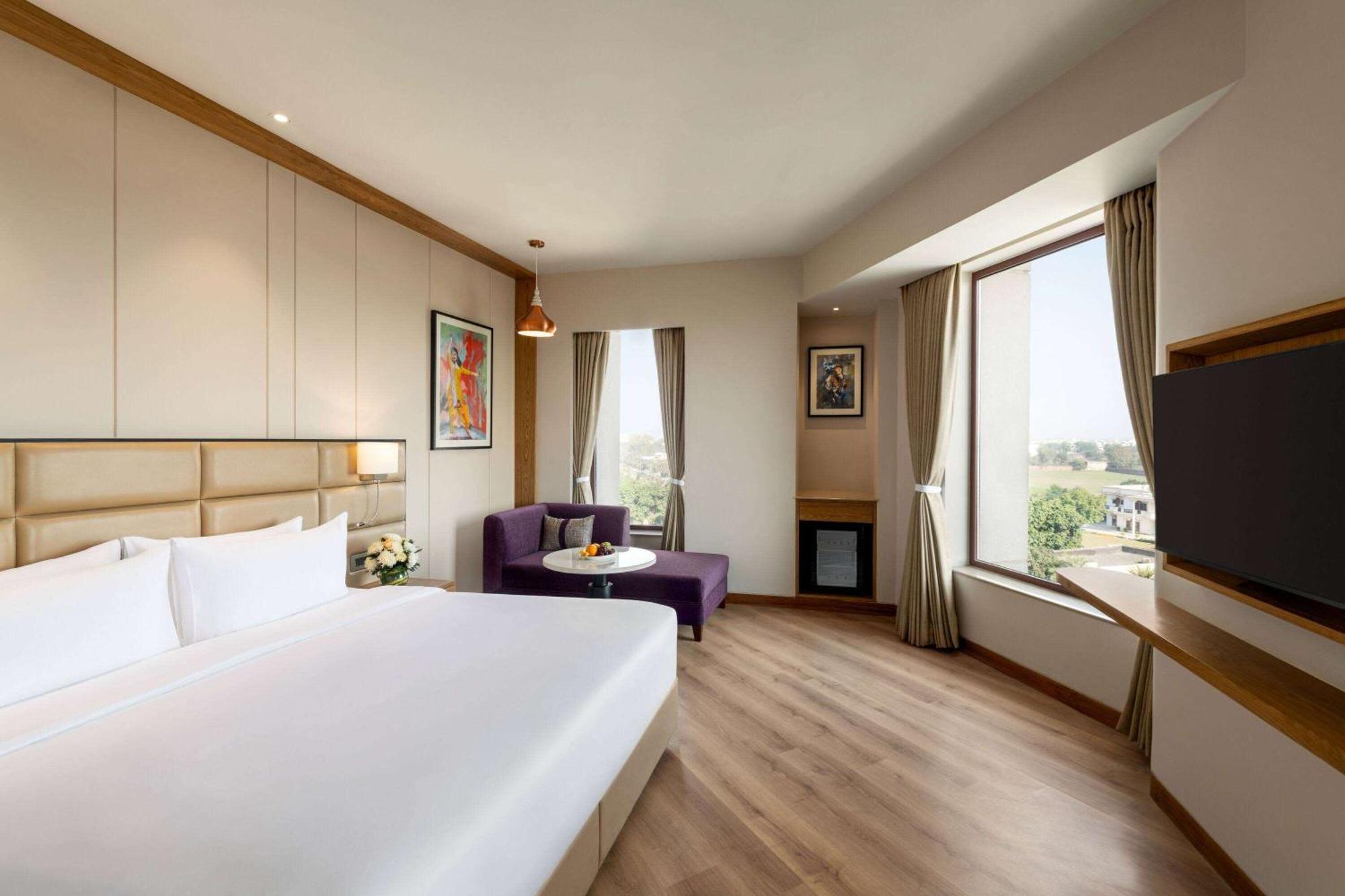 Ramada Encore By Wyndham Amritsar Airport Exteriör bild