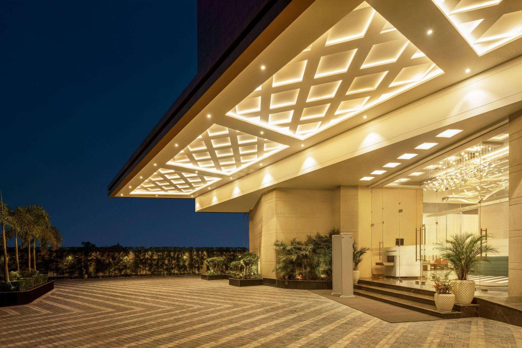 Ramada Encore By Wyndham Amritsar Airport Exteriör bild